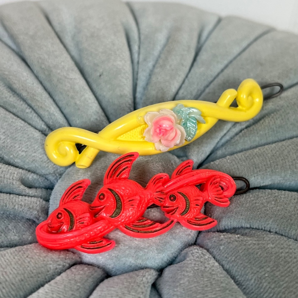 Vintage 1950's Novelty Molded Plastic Hair Barrettes Rose & Fish Hair Clips